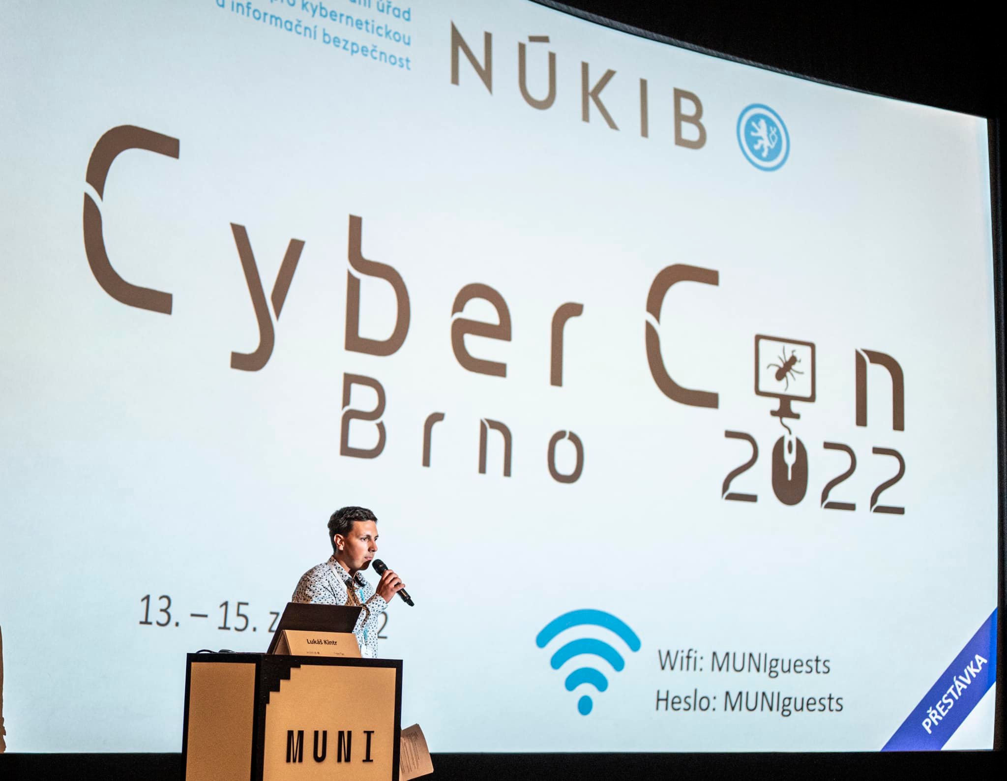 Workshopy, přednášky, diskuse a setkání - to vše a ještě více přinesl CyberCon 2022